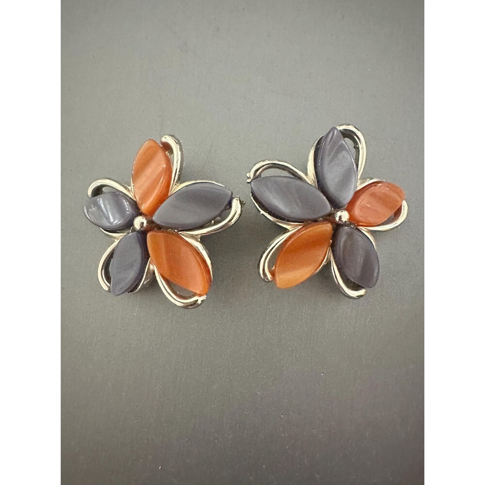 Vintage Mod Star Moonglow Flower Clip on Earrings